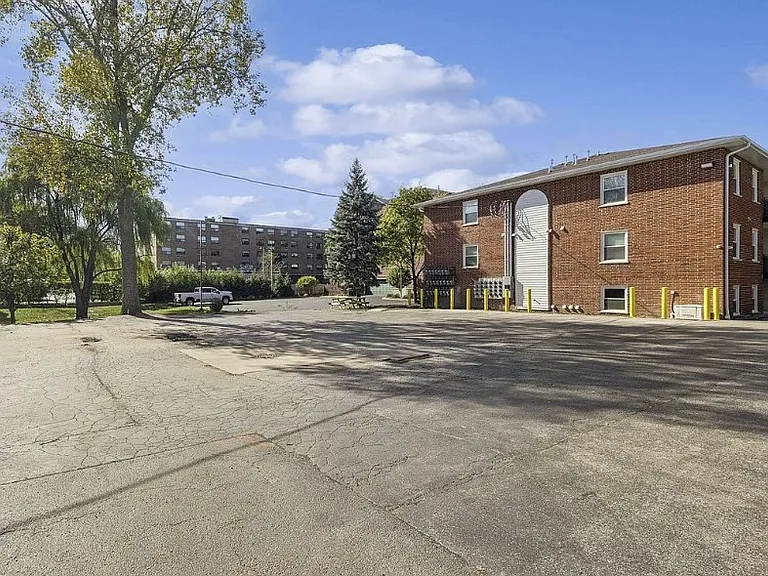 515 N Cass Ave #3 — Photo 16