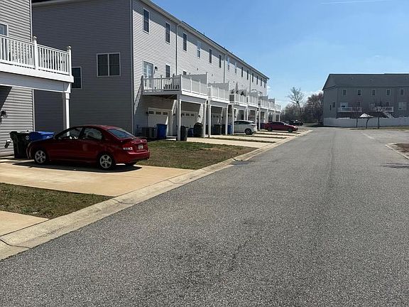 3rd image of 995 Rye Dr