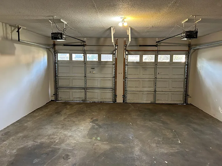 842 Farmington Dr N — Photo 23