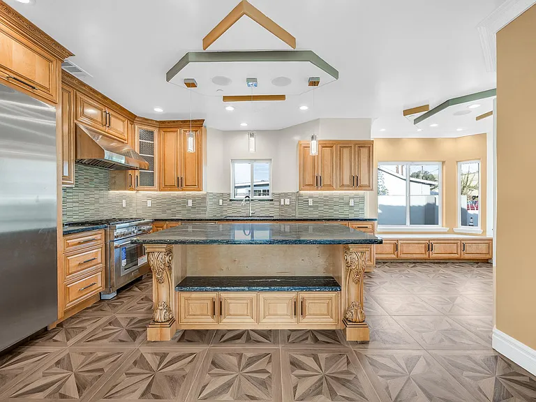 320 Tennyson Rd — Photo 15