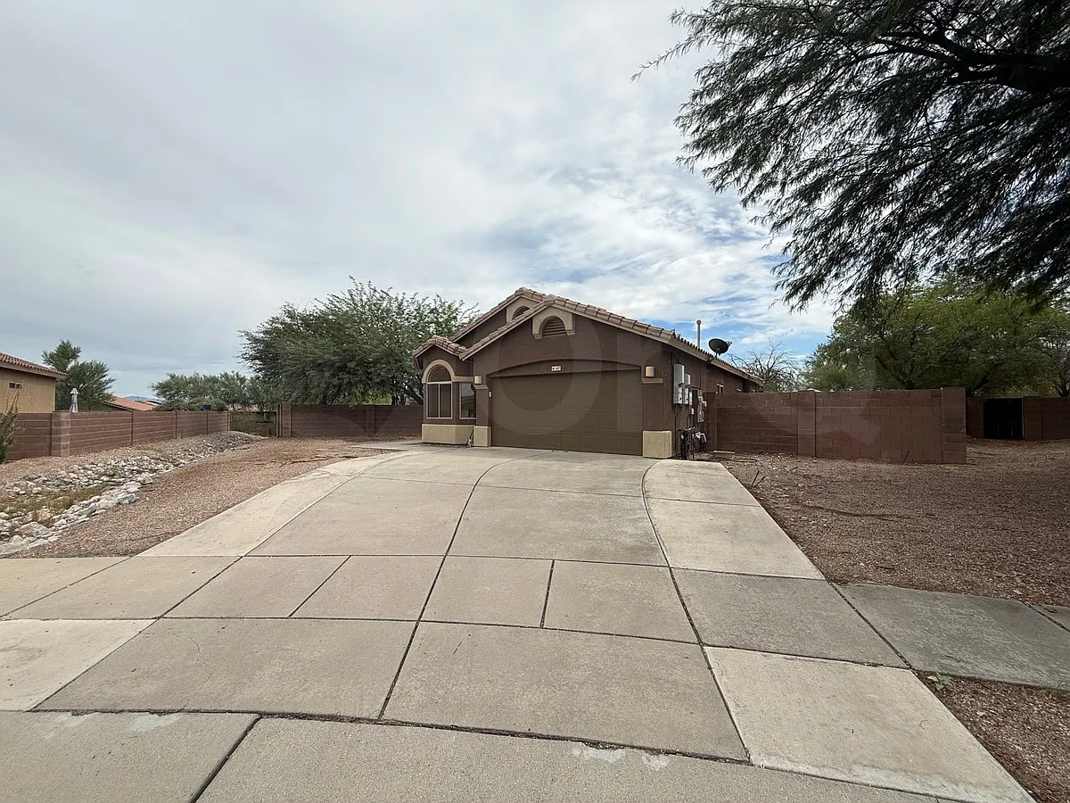4 bed, 2.0 bath, 1521 sqft, $1,999 — Photo 3