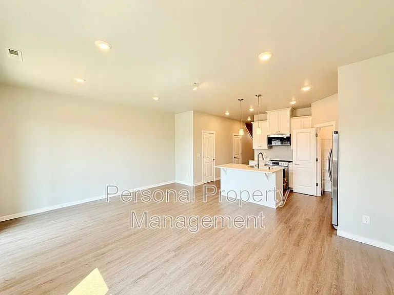 417 NE Repass Rd #2 — Photo 4