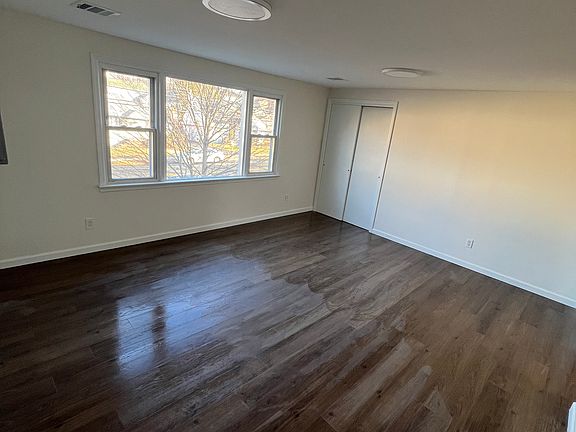 5th image of 568 Broughton Ave #2
