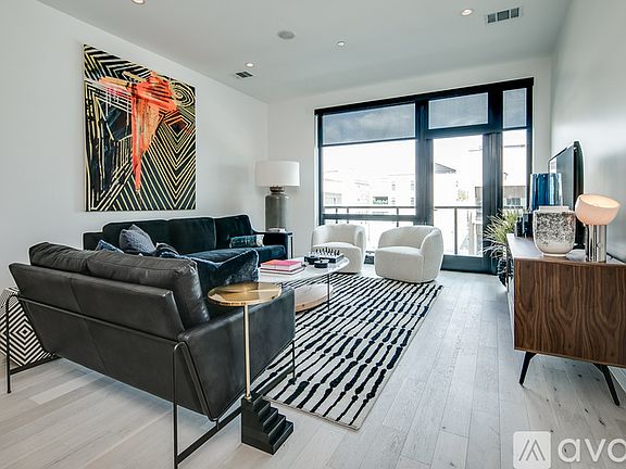 4th image of 211 Saint Paul St #406