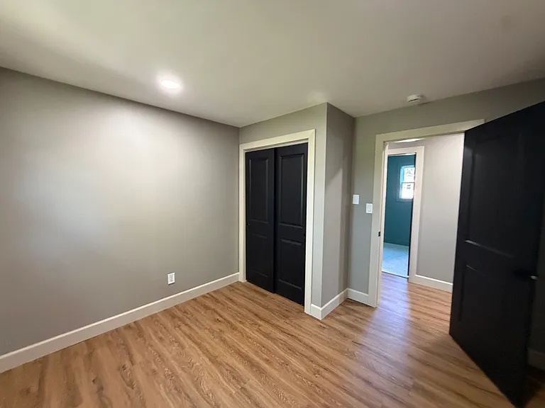 469 Elmhurst Ave — Photo 18