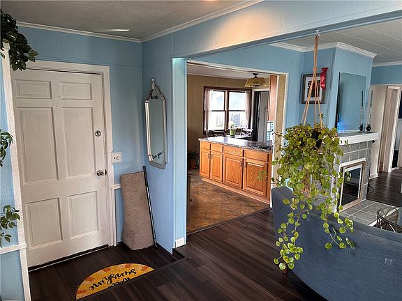 2nd image of 814 Bennington Dr