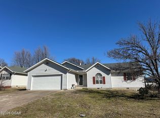 1819 Red Bird Dr, Webb City, MO 64870