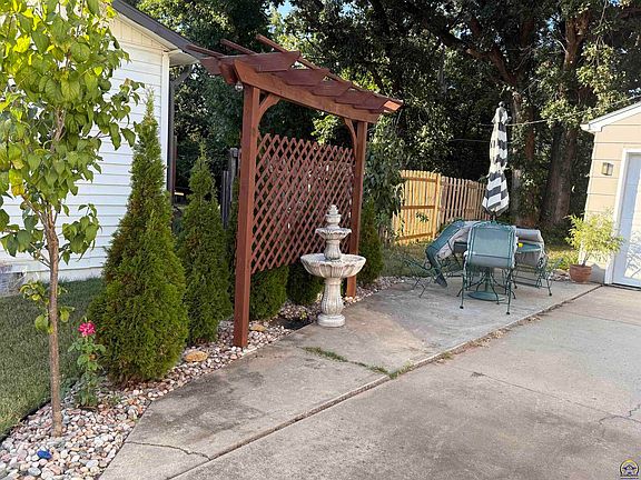 3rd image of 4700 SW 28th St