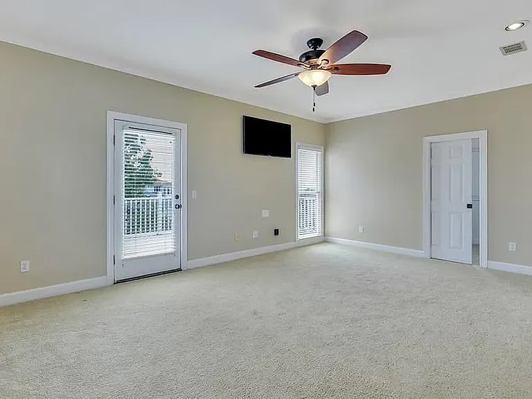 5021 Riverside Dr — Photo 22