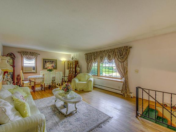 2nd image of 11201 Lewis Ct