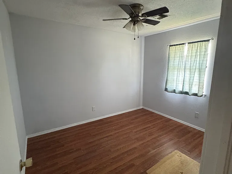 2415 SW 102nd St — Photo 6