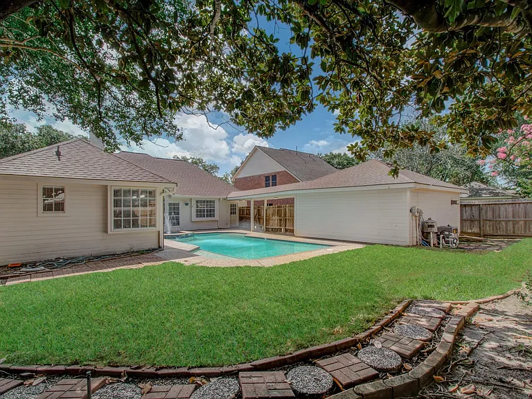 1711 Stone Meadows Ln — Photo 4
