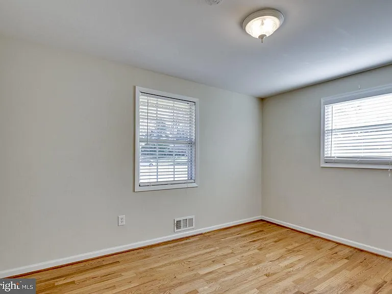 6014 Leewood Dr — Photo 8