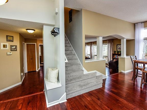 Nice floor plan with hallway and open flow.