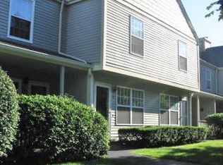 17 Manorwood Dr #17, Branford, CT 06405
