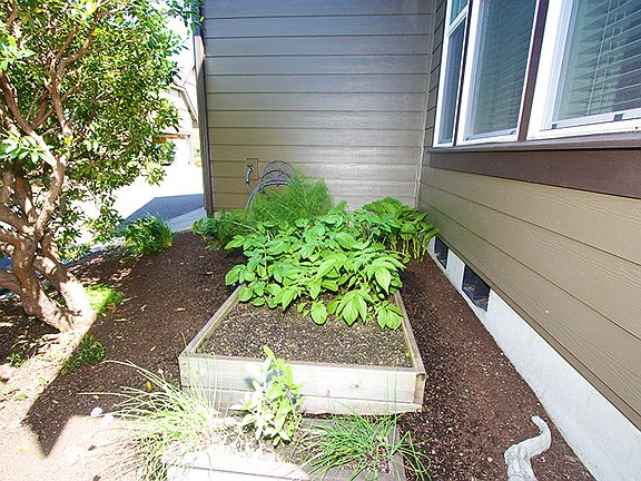3rd image of 761 NE 73rd Ave