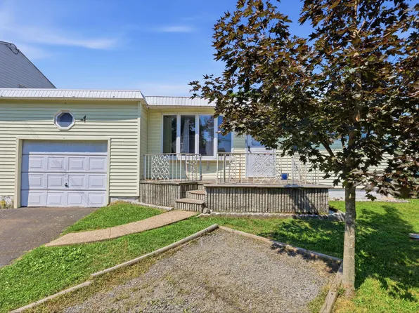 1427 Williams St, Levittown, PA 19057