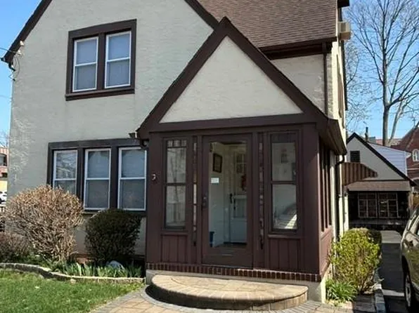 25 Iris Avenue, Floral Park, NY 11001