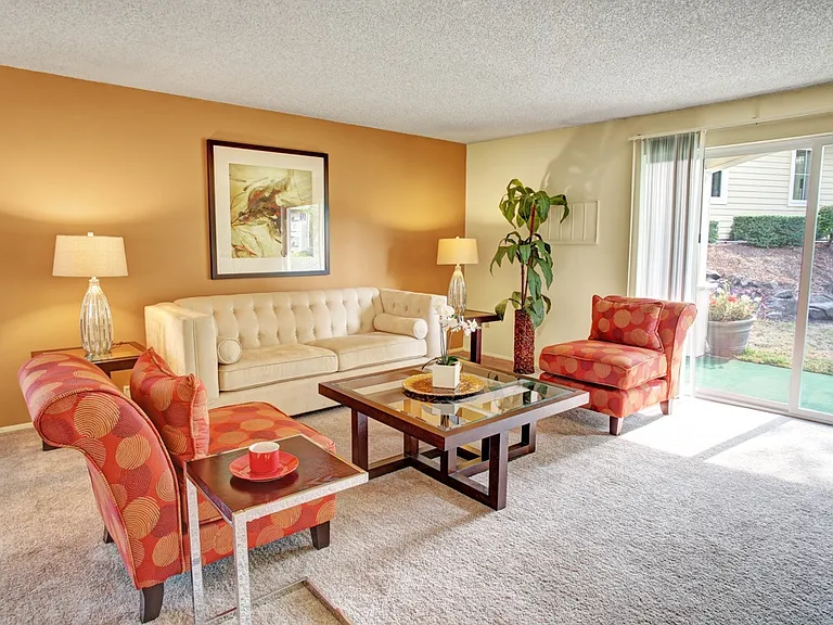 Lakeside Apartments — Photo 11