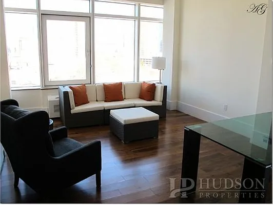 Rented by Hudson Properties | media 17