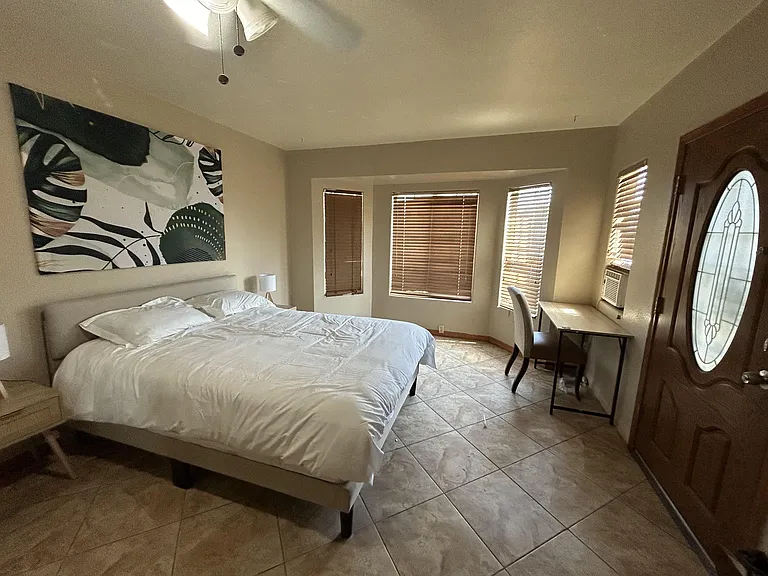 Huge room with private entrance - formerly livingroom