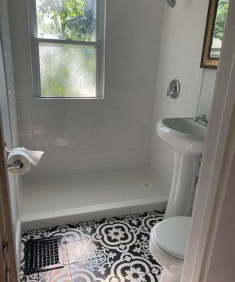 608 E Bernhard Ave — Photo 3