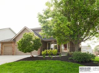 11912 Timberridge Dr, Papillion, NE 68133