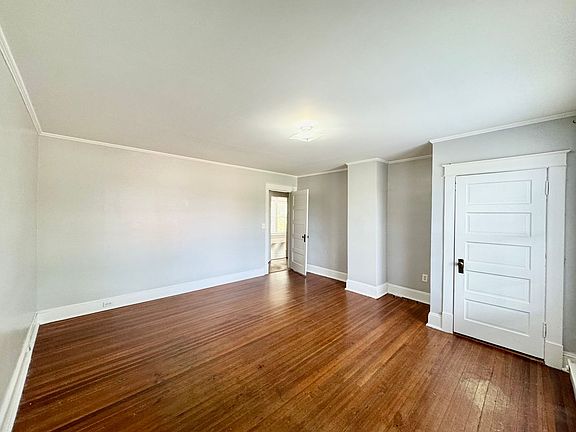 4th image of 807 N Mecklenburg Ave