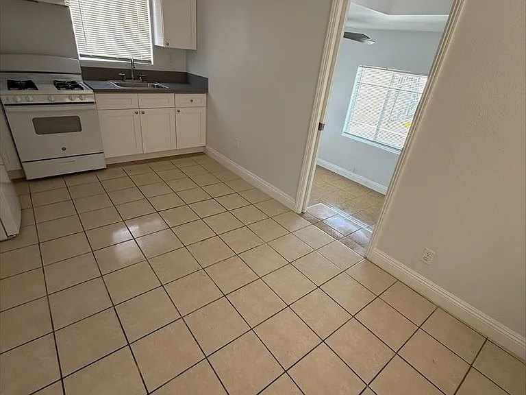 842 Alamitos Ave — Photo 76