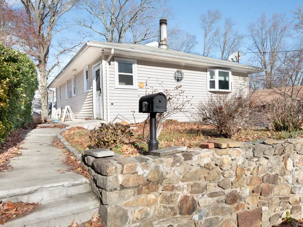 70 Pleasantview Avenue, Bridgeport, CT 06606