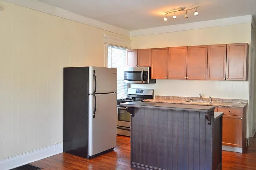 2 bed, $1,600 — Photo 3