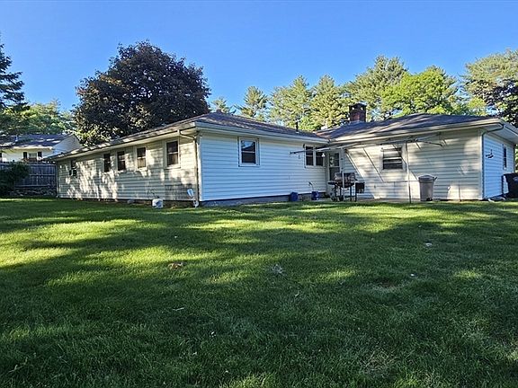 4th image of 22 Pondview Cir