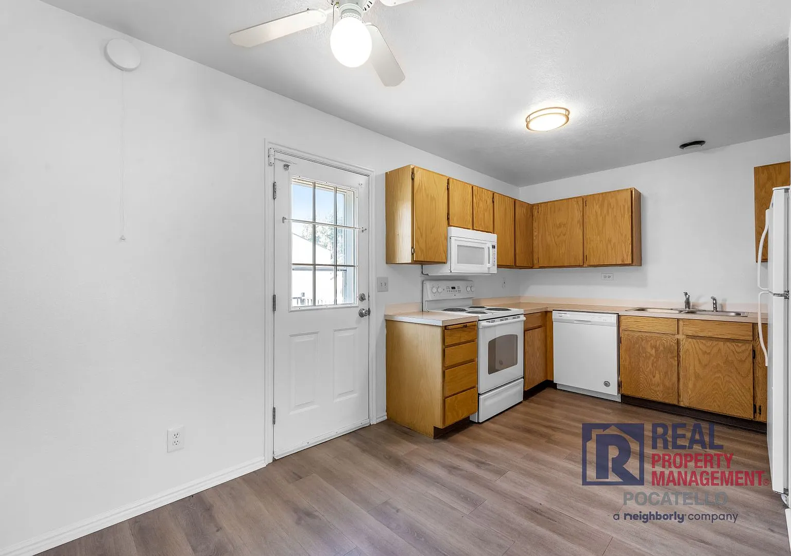 1215 Cottage Ave — Photo 3