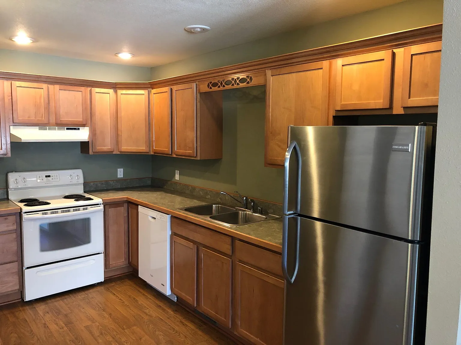 3 bed, 1150 sqft, $1,795 — Photo 2