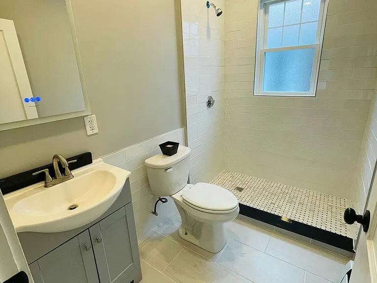 76 Pembroke Ave #2 — Photo 5