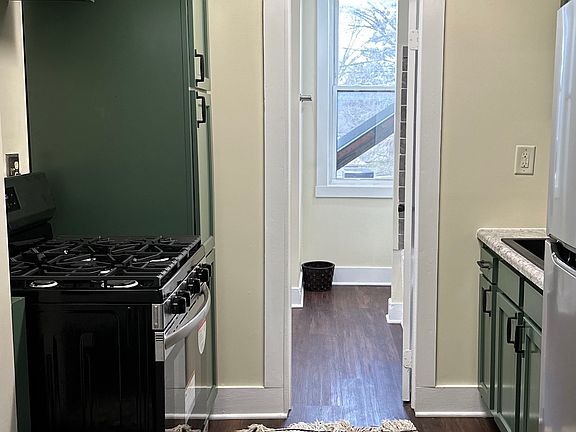 4th image of 131 1/2 E Winter St