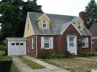 435 Garfield Ave, Mineola, NY 11501