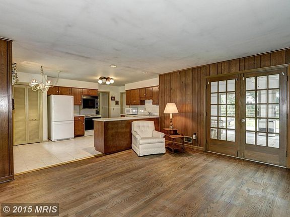 5th image of 332 N Putney Way