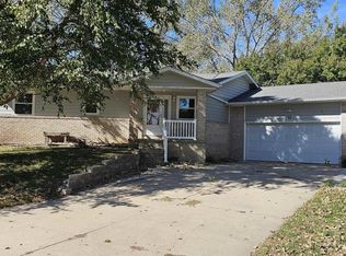 58 Sunset Dr, Dakota Dunes, SD 57049