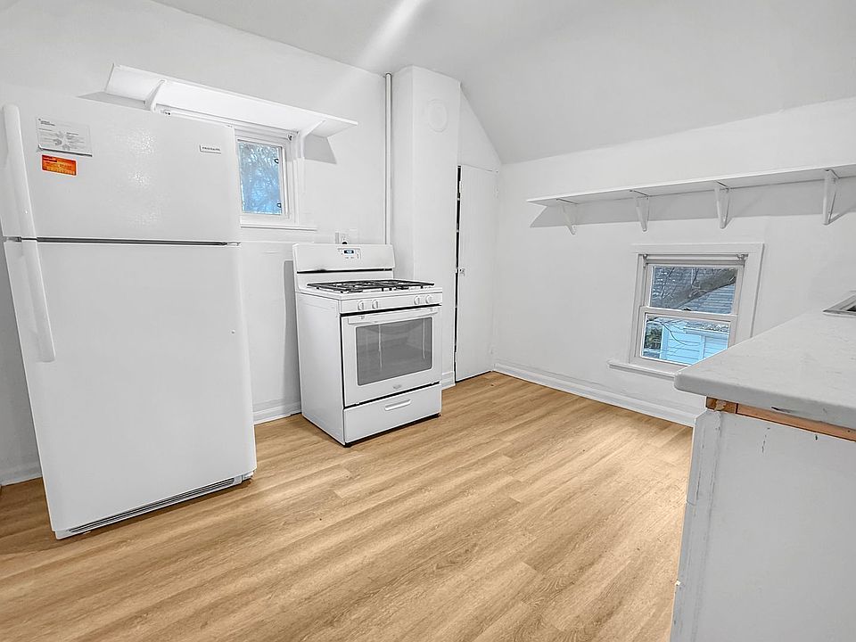 1st image of 129 Palmer St NE #2