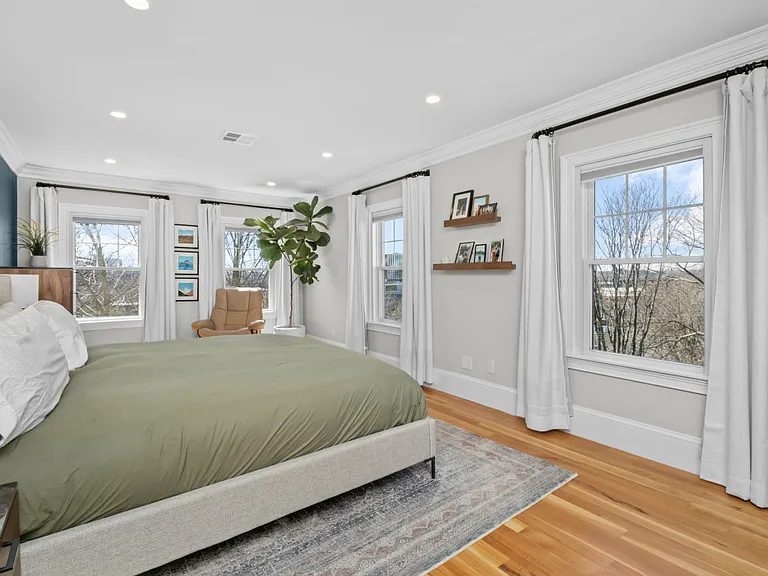 322 Bunker Hill St #B — Photo 11
