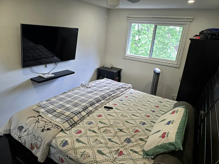 11 Radford Cres #MAIN FLR — Photo 17