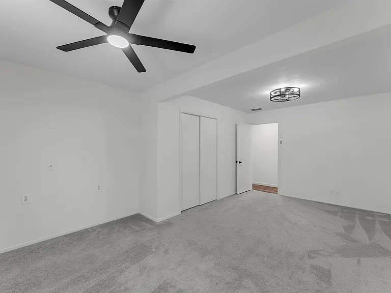 1803 Bluebonnet Ln — Photo 20