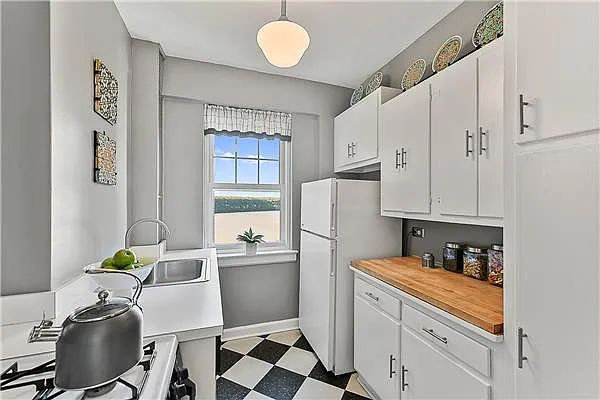 Sold by Exclusive Properties Sotheby's International Realty | media 29