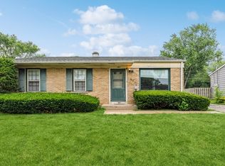 301 Melinda Ln, Buffalo Grove, IL 60089