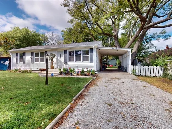 811 N Oak St, Nevada, MO 64772
