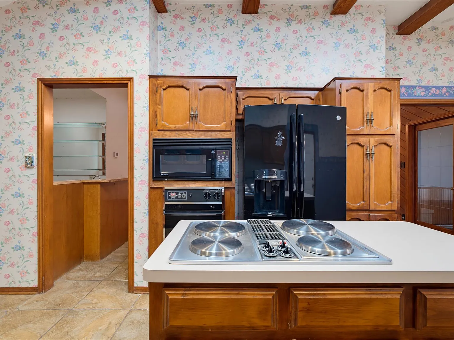 6 bed, 3.0 bath, 3801 sqft, $2,400 — Photo 4