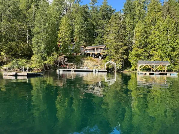 19 Sakinaw Ln, Sechelt, BC V0N 2H0