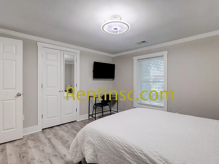 1004 Pine St — Photo 1