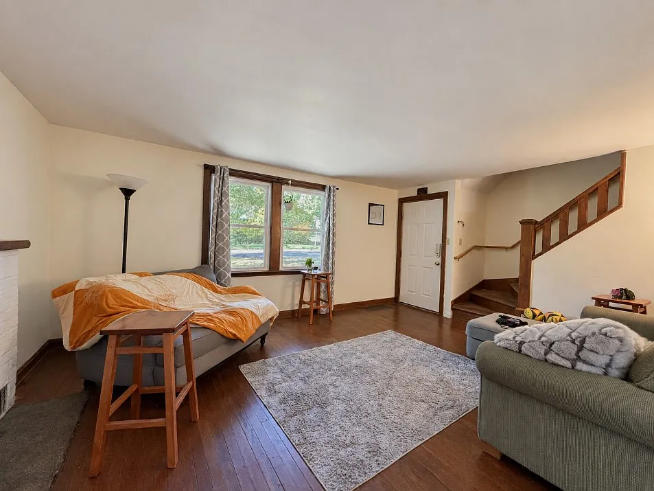 3 bed, $2,900 — Photo 2